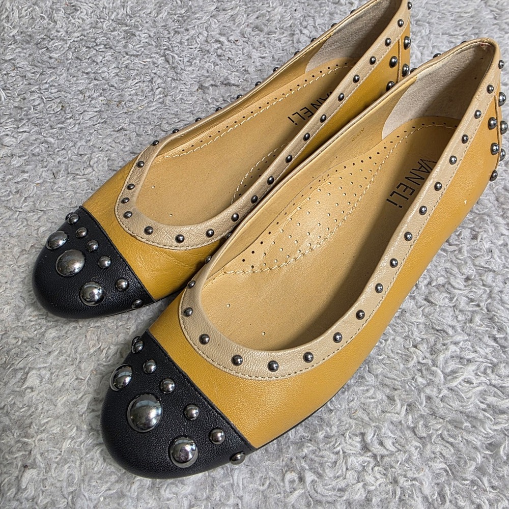 Vaneli Ballet Flats Tan Black Leather Studded Cap Toe Women 6.5 N Excellent